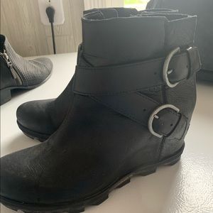 Womens size 9 Sorel wedge boot